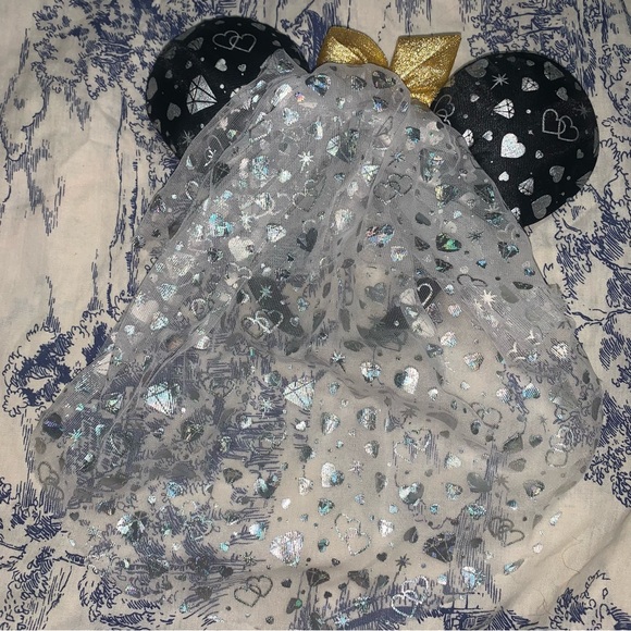 Disney Bride Minnie Mouse Ears White Veil Wedding Headband Silver Detailing - Picture 2 of 5